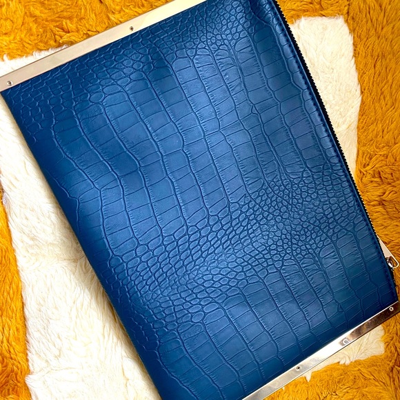 Atmosphere wristlet - Picture 2 of 5